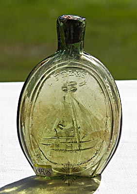 Monument And "Balto" - Sloop And "Fells / Point" Historical Flask, GVI-2