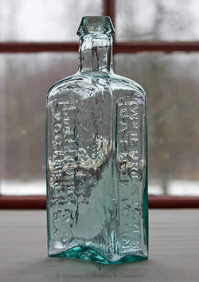 "Wm R. Preston's / Catholicon / Apothecary / Portsmouth N.H." Medicine Bottle, AAM pg. 422