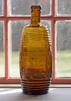 "Hesperidina / M.S. Bagley / Un Barril" Figural Whiskey Bottle