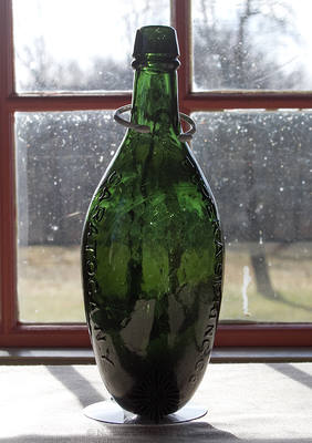 "Eureka Spring Co / Saratoga N.Y." Mineral Water Bottle, T #S-20